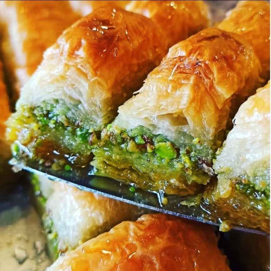çelebi sütlü künefe burmalı kadayıf, kaymaklı kadayıf, sütlü künefe , simit katmer , katmer , dondurma , midye baklava , hasır kadayıf , kaymaklı kadayıf