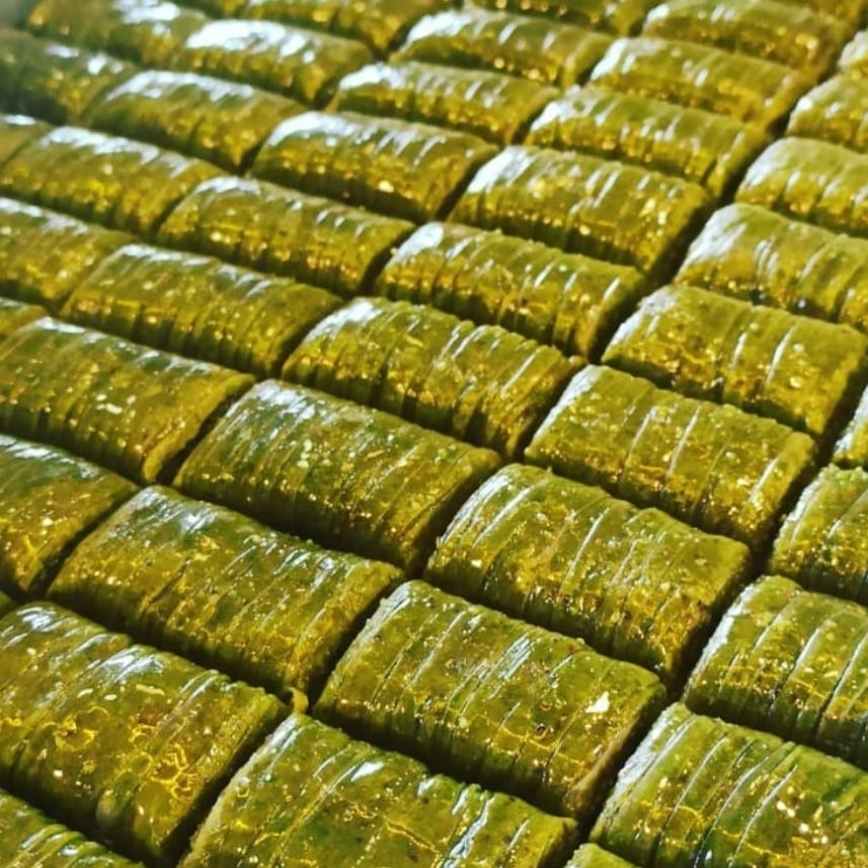 çelebi sütlü künefe burmalı kadayıf, kaymaklı kadayıf, sütlü künefe , simit katmer , katmer , dondurma , midye baklava , hasır kadayıf , kaymaklı kadayıf