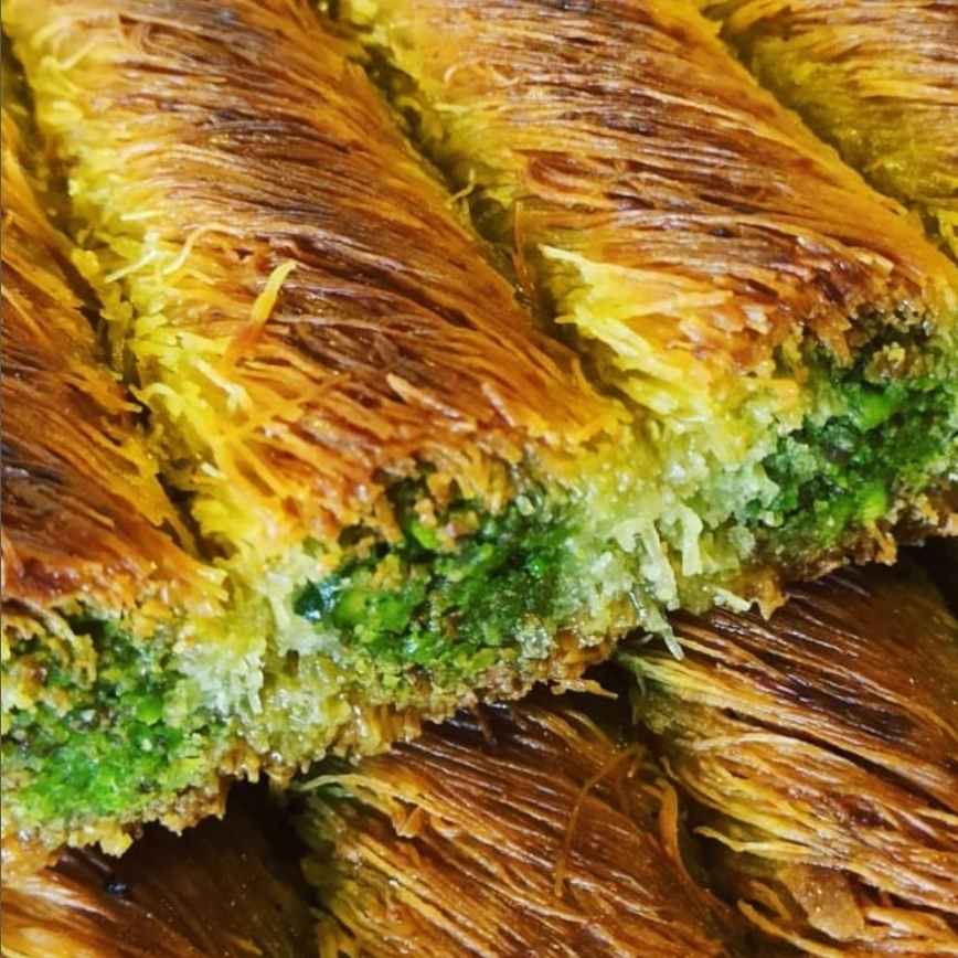 çelebi sütlü künefe burmalı kadayıf, kaymaklı kadayıf, sütlü künefe , simit katmer , katmer , dondurma , midye baklava , hasır kadayıf , kaymaklı kadayıf