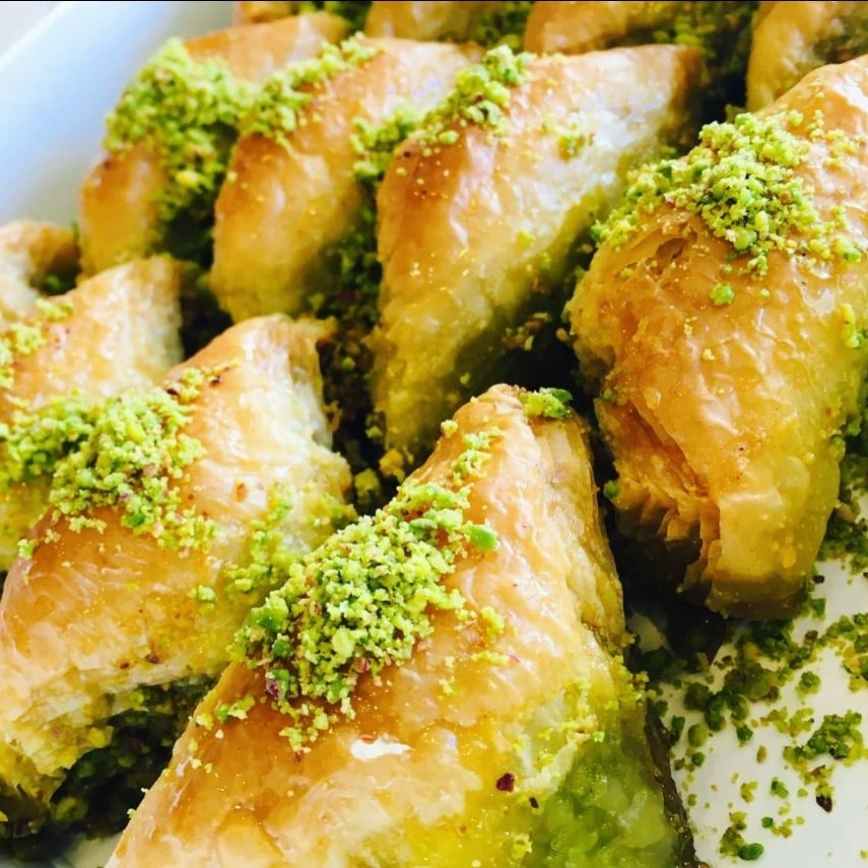 çelebi sütlü künefe burmalı kadayıf, kaymaklı kadayıf, sütlü künefe , simit katmer , katmer , dondurma , midye baklava , hasır kadayıf , kaymaklı kadayıf