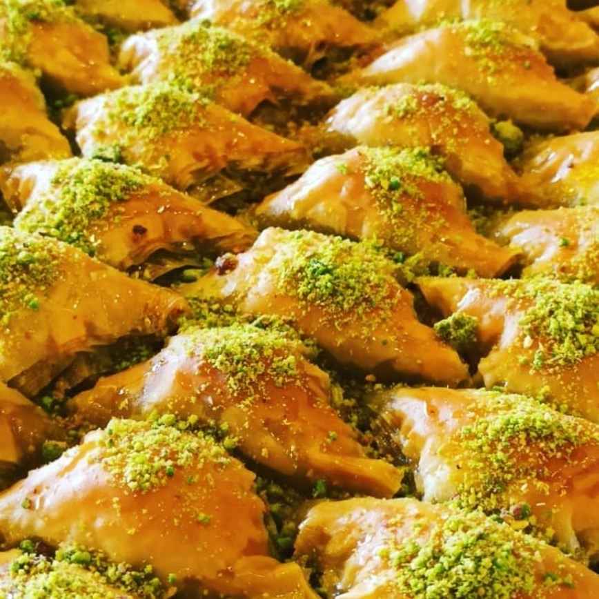 çelebi sütlü künefe burmalı kadayıf, kaymaklı kadayıf, sütlü künefe , simit katmer , katmer , dondurma , midye baklava , hasır kadayıf , kaymaklı kadayıf