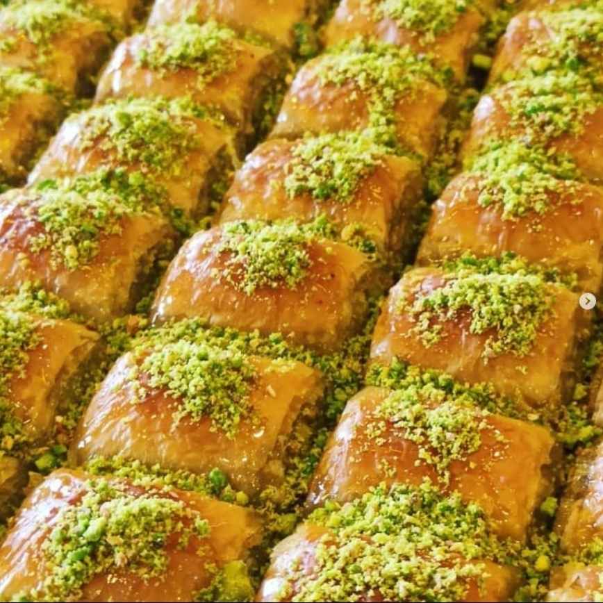 çelebi sütlü künefe burmalı kadayıf, kaymaklı kadayıf, sütlü künefe , simit katmer , katmer , dondurma , midye baklava , hasır kadayıf , kaymaklı kadayıf