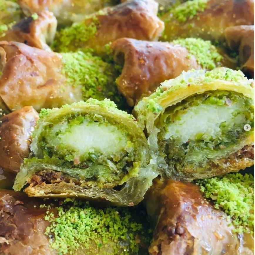 çelebi sütlü künefe burmalı kadayıf, kaymaklı kadayıf, sütlü künefe , simit katmer , katmer , dondurma , midye baklava , hasır kadayıf , kaymaklı kadayıf