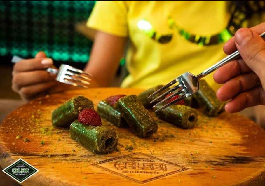 çelebi sütlü künefe burmalı kadayıf, kaymaklı kadayıf, sütlü künefe , simit katmer , katmer , dondurma , midye baklava , hasır kadayıf , kaymaklı kadayıf