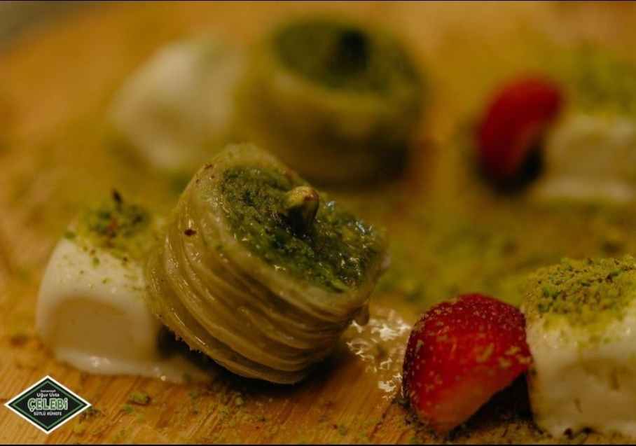 çelebi sütlü künefe burmalı kadayıf, kaymaklı kadayıf, sütlü künefe , simit katmer , katmer , dondurma , midye baklava , hasır kadayıf , kaymaklı kadayıf