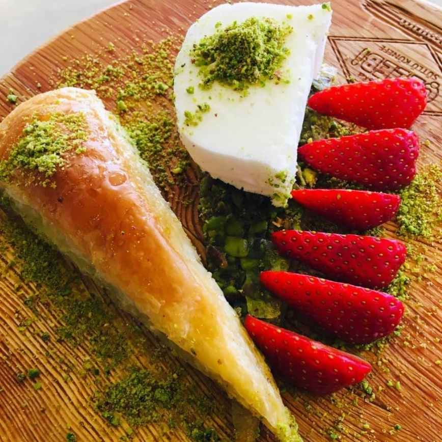 çelebi sütlü künefe burmalı kadayıf, kaymaklı kadayıf, sütlü künefe , simit katmer , katmer , dondurma , midye baklava , hasır kadayıf , kaymaklı kadayıf